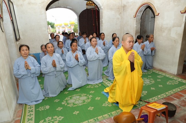Dong Cao Pagoda offering to the rain retreat schools